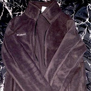 Columbia zip up jacket in the color black. Perfect condition